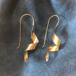 Vintage gold ribbon earrings